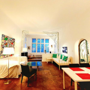 Apartment 3 large rooms with 2 separate bedbrooms close to city centre near Kudamm and KaDeWe
